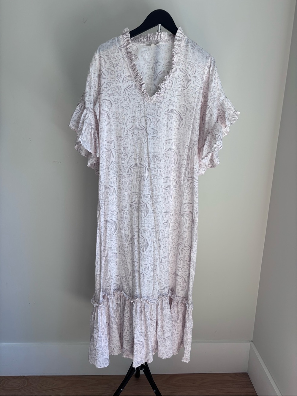 FITZROY & WILLA Cream/Lilac Block Print Maxi Dress with Ruffle Details | S